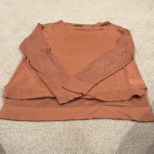 Theory Lightweight Sweater Size Small in Salmon color